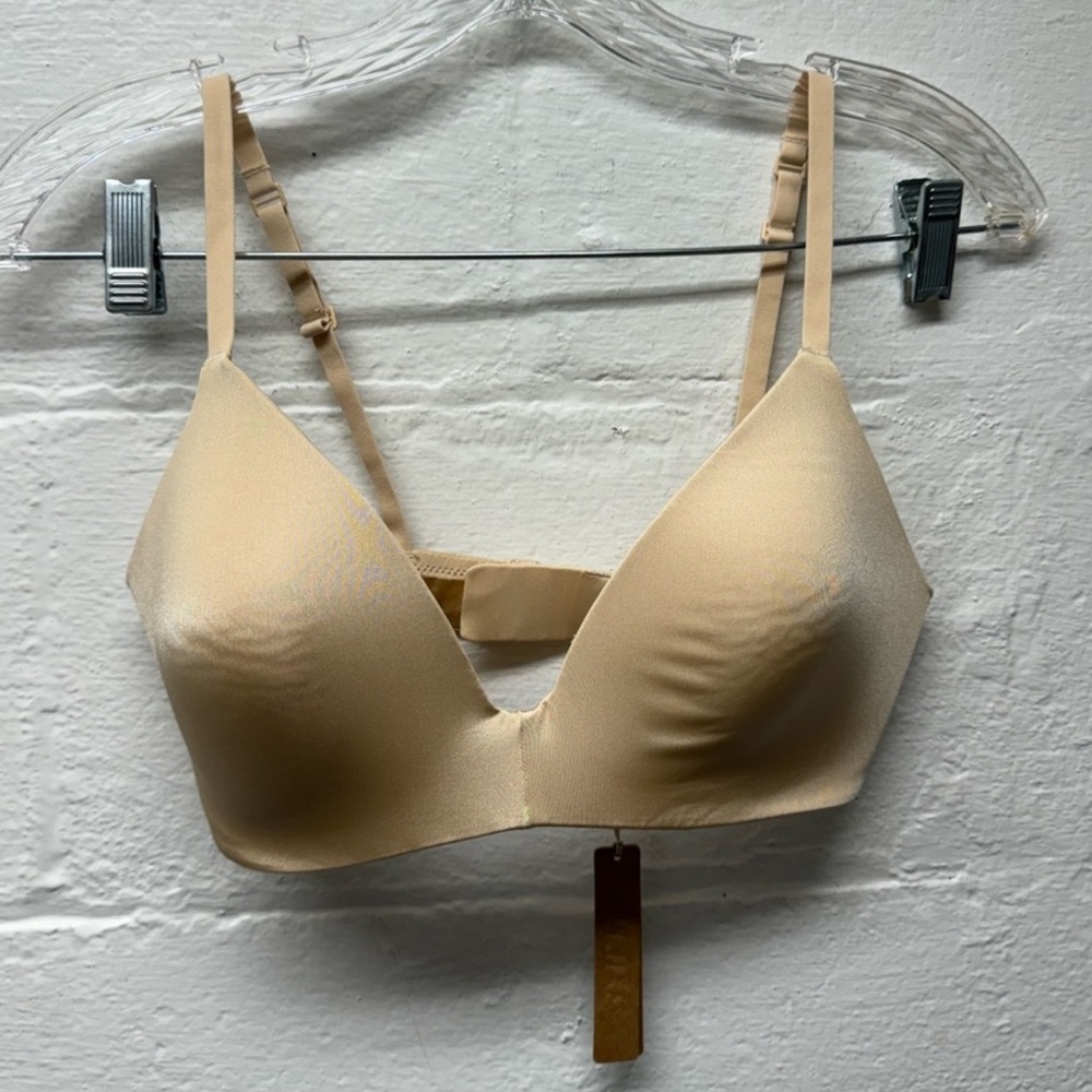 NWT Skims Wireless Form Lightly Lined Bra